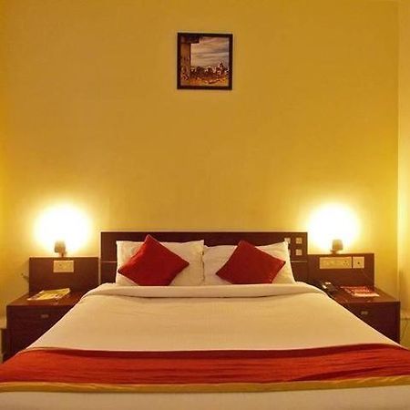Maya International Hotel Mangalore Buitenkant foto