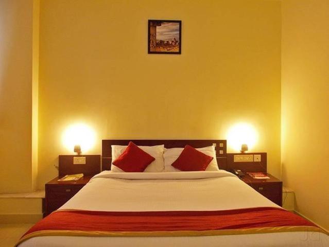 Maya International Hotel Mangalore Buitenkant foto